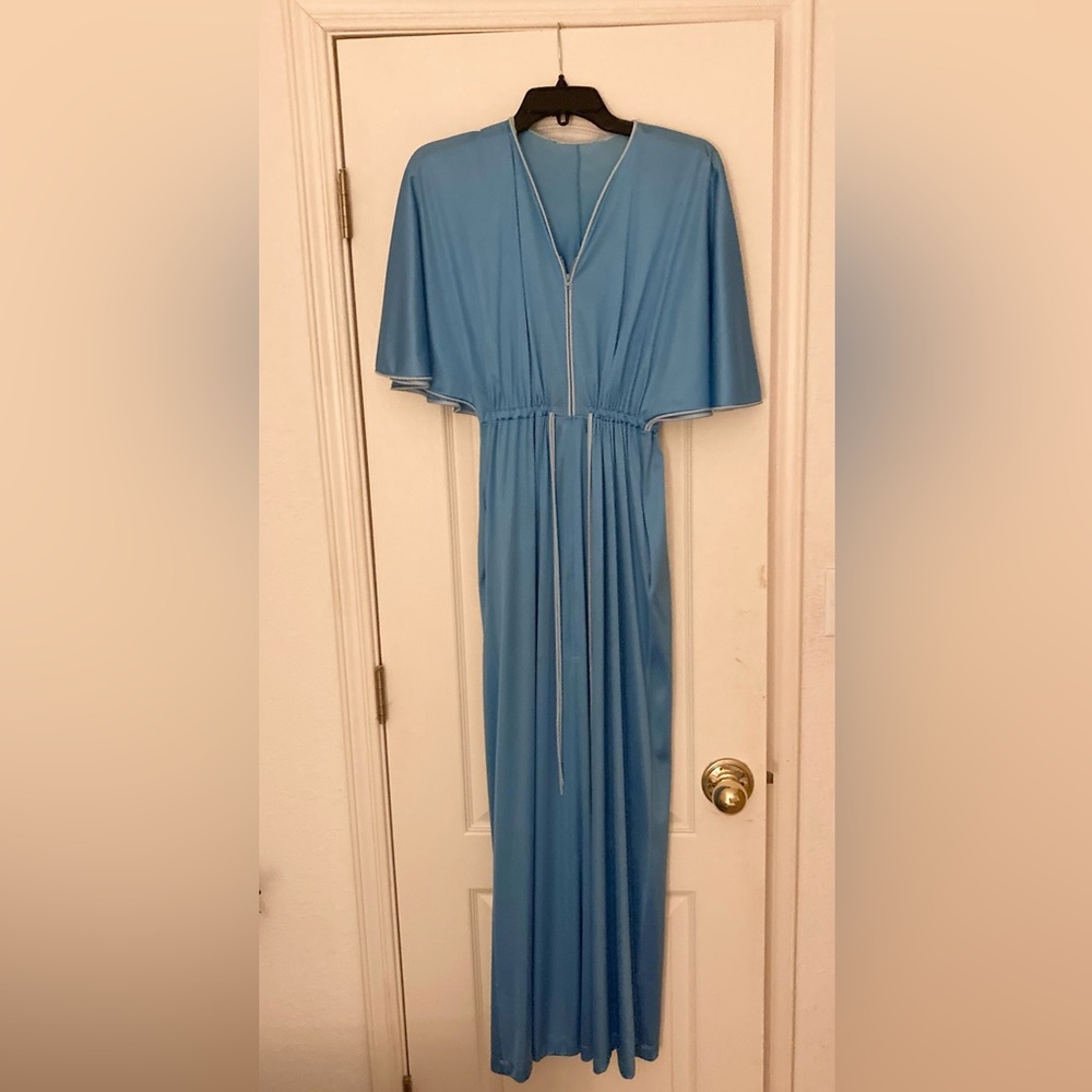 Vintage 70s silk long kimono sleeve style robe.